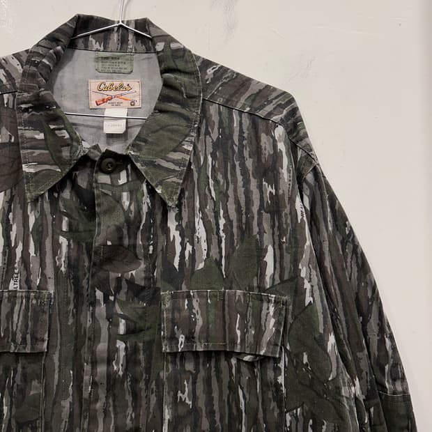 카벨라스 리얼트리패턴 히든버튼 헌팅 자켓