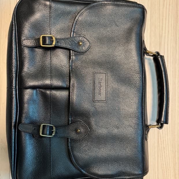 바버 레더 브리프케이스 블랙 색상