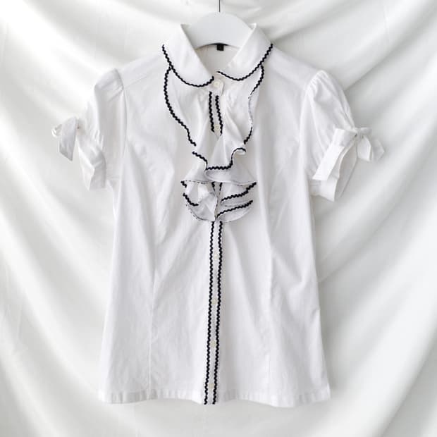 rosa) frill ribbon half shirt