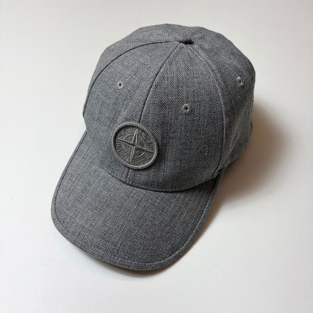 스톤아일랜드 컴퍼스 자수 로고 볼캡 Q1484