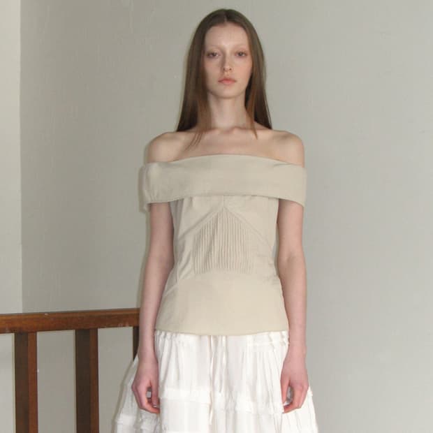 (새제품) 시눈 OFF-SHOULDER PINTUCK BLOUSE