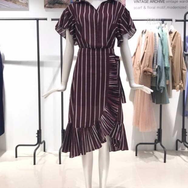 DEWL 듀엘 스트라이프 러플 블라우스 스커트 투피스