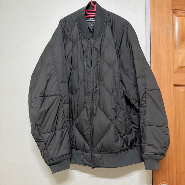 유니클로 화이트마운티니어링 다운 자켓 XXL