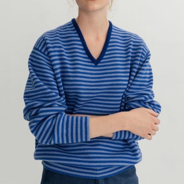 문달 리스카 니트 블루 문달 브이넥