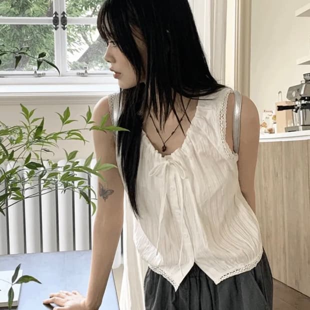 원더원더 레이스 스트링 나시 블라우스