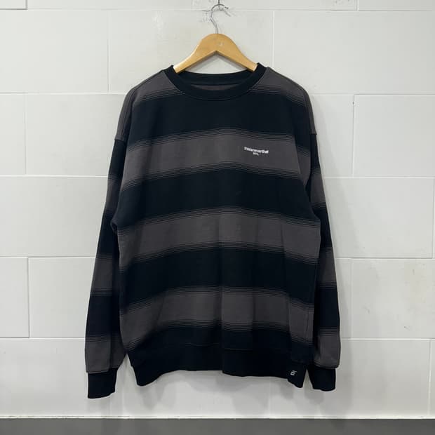 디스이즈네버댓 스트라이프 맨투맨