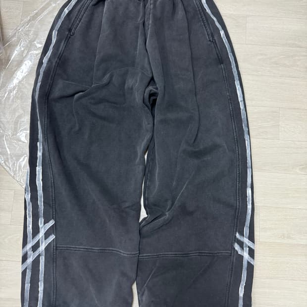 [0] 비긴202 핸드 페인팅 트랙 팬츠