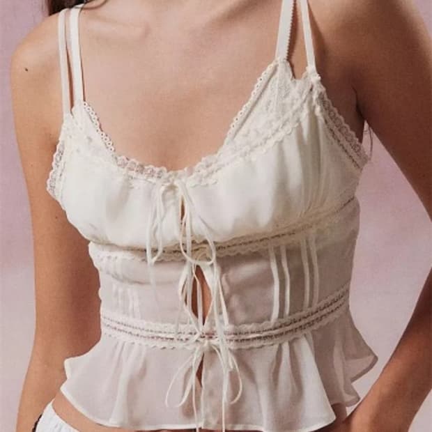 어반아웃피터스 김치블루(kimchiblue) 레이스 슬리브리스 탑