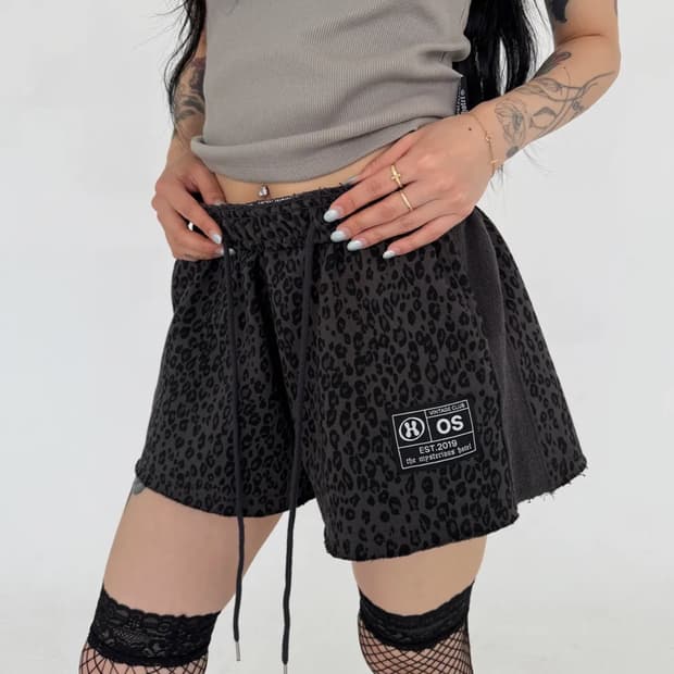 더미스테리어스호텔 CUT-OFF SWEAT SHORTS 레오파드