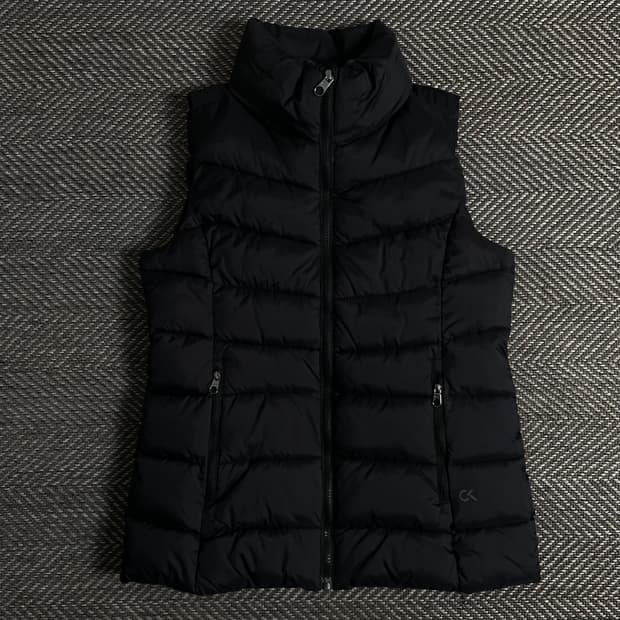 캘빈클라인 미니멀 경량 패딩 조끼 블랙o 3161