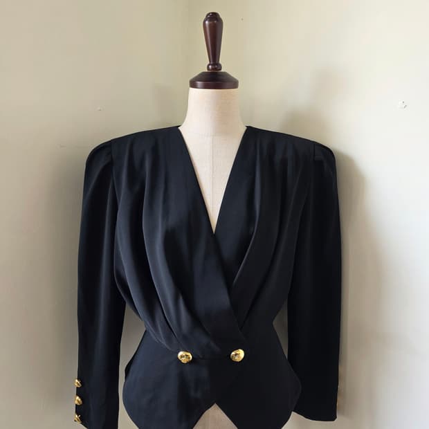 블랙 셔링 금장 더블 버튼 자켓