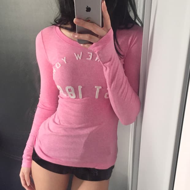 Abercrombie 딱붙슬림핏 레어색 스팽글 레터링 딸기우유 롱슬리브