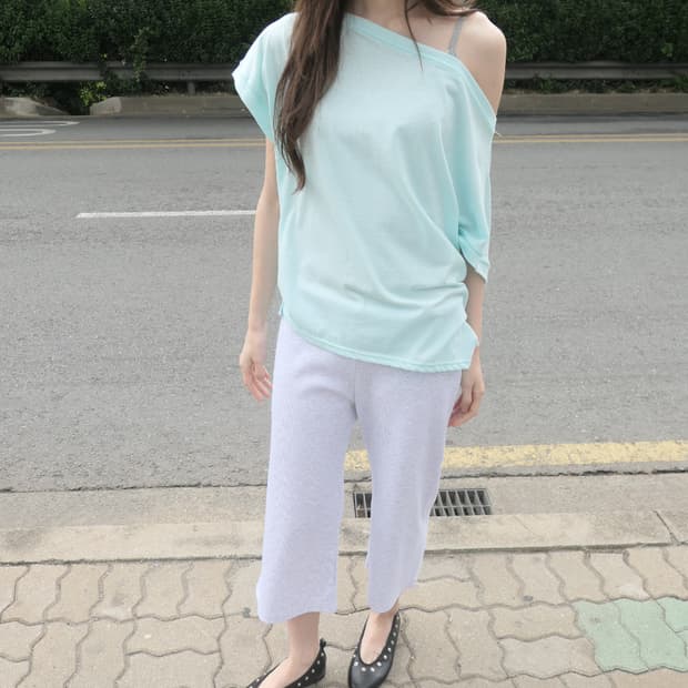 세이지블루 쿄이 더에펠 오프숄더 티셔츠 (1번착용)