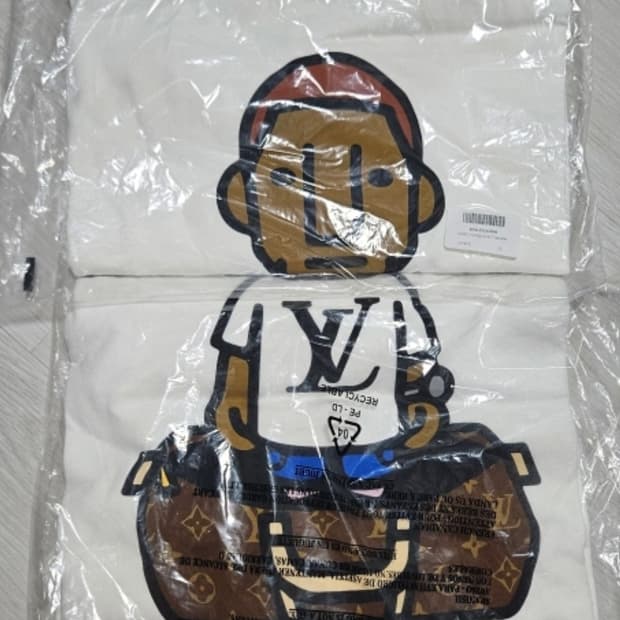 Market 퍼렐 인 마이 백 티셔츠