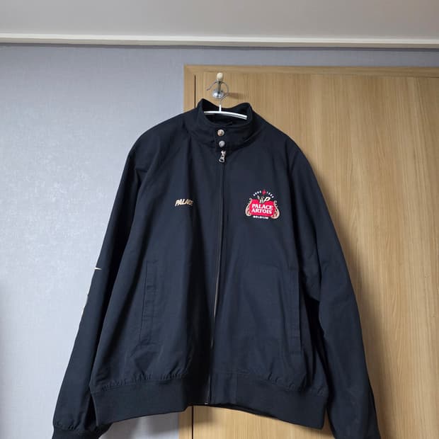 [L] 팔라스 x 스텔라 아르투아 매치 자켓 블랙