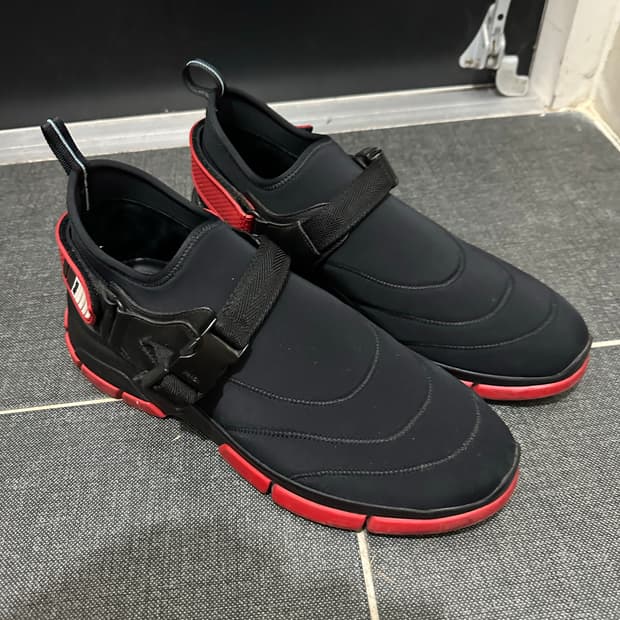 프라다 네오프렌 버클 로우탑 스니커즈 블랙 275