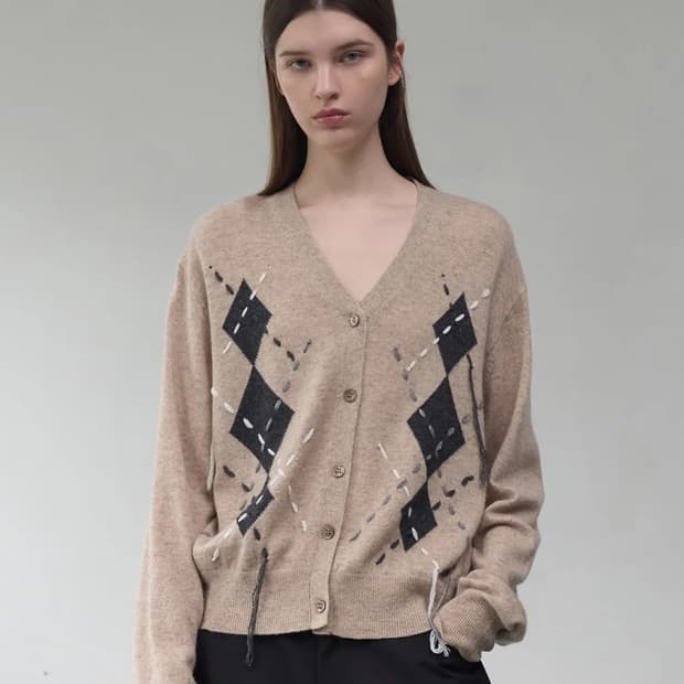 락케이크 아가일 스티치 니트 가디건 베이지
