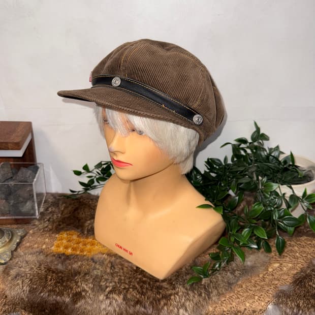 Levi’s brown corduroy newsboy cap