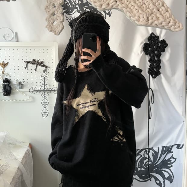 • Black Star Damage Knitwear 