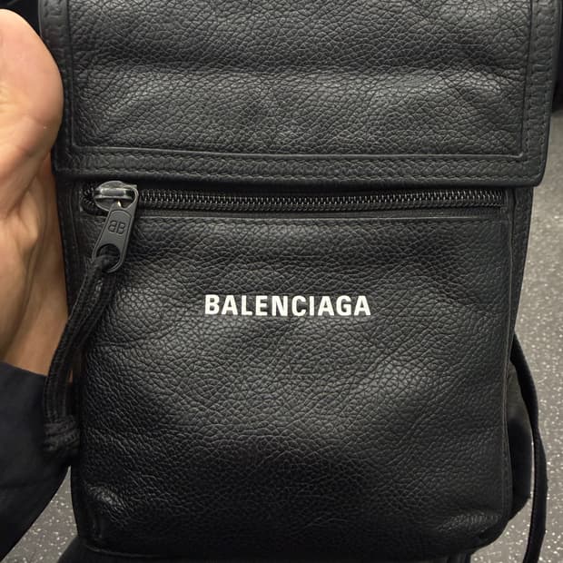 발렌시아가 레더 케쥬얼 백