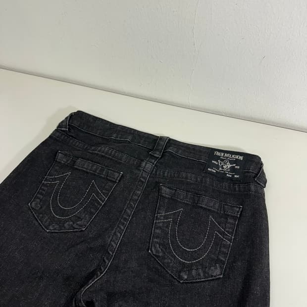 우먼L 트루릴리젼 세미부츠컷핏 블랙워시드 부츠컷청바지