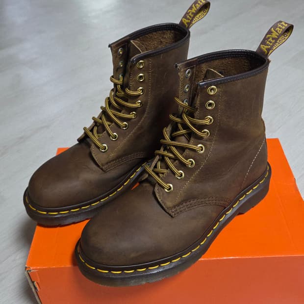 닥터마틴 1460 크레이지 호스 브라운