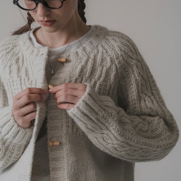 더미튼 더플 케이블 가디건 스노우