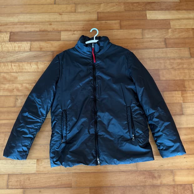 프라다 스포츠 패딩