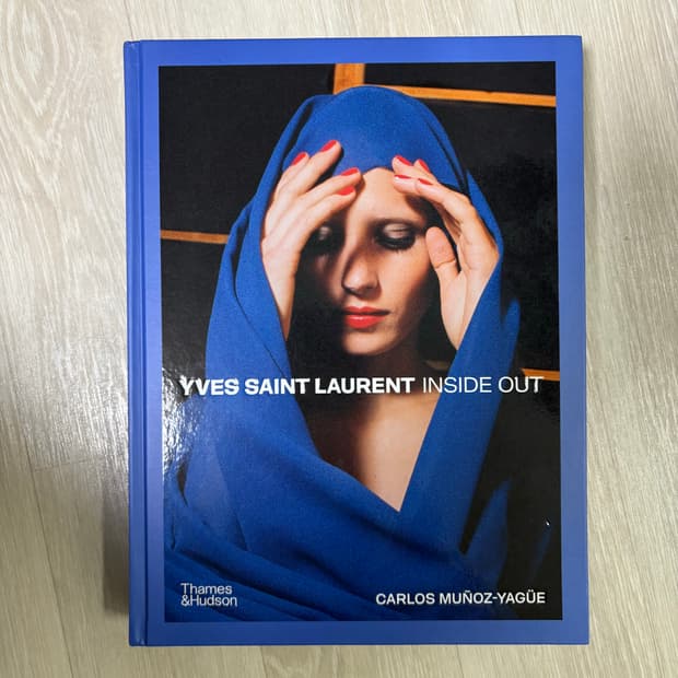 YVES SAINT LAURENT – Inside Out (하드커버)