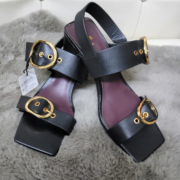 새상품 자라 천연 소가죽 힐 샌들 금장버클 35 225 넘 이쁨