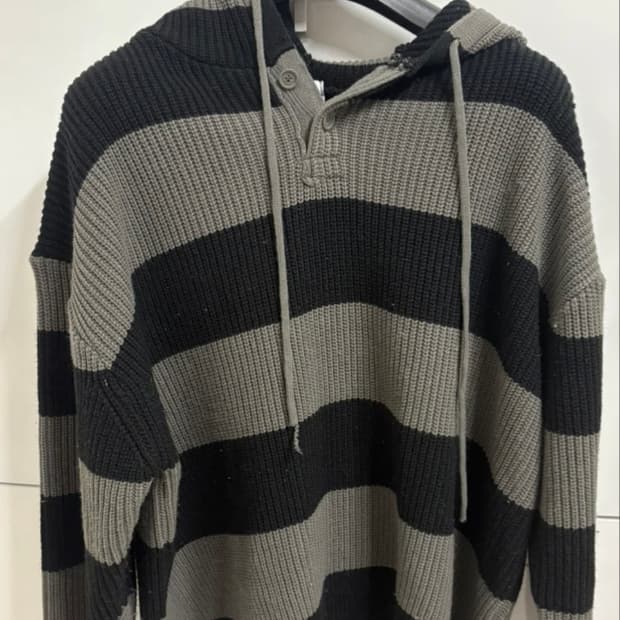 WEEKEND SEOUL 스트라이프 후드 니트