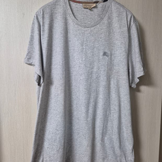 (정품) 버버리 자수 로고 반팔티 티셔츠 4061820 (2XL)