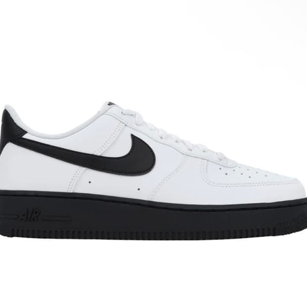 나이키 에어포스 1 로우 화이트 블랙 240 사이즈