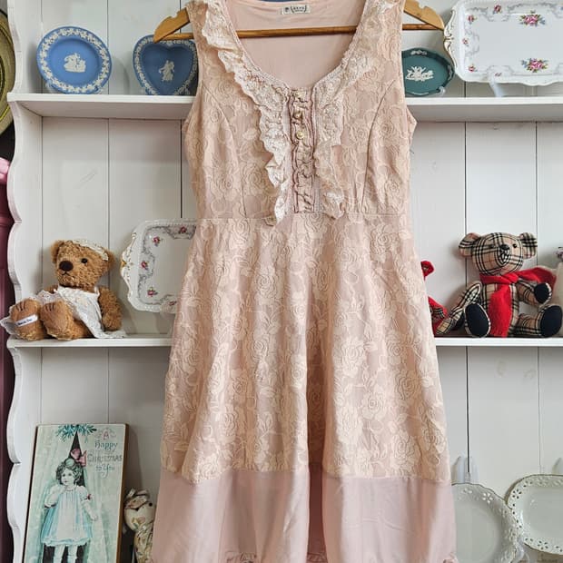 엑시즈팜(Axes Femme) 로즈 레이스 슬리브리스 원피스