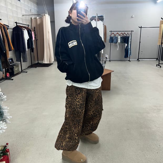 미스테리어스호텔 집업 블랙