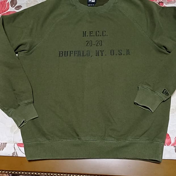 뉴에라 오버핏맨투맨 100 가슴59 기장68