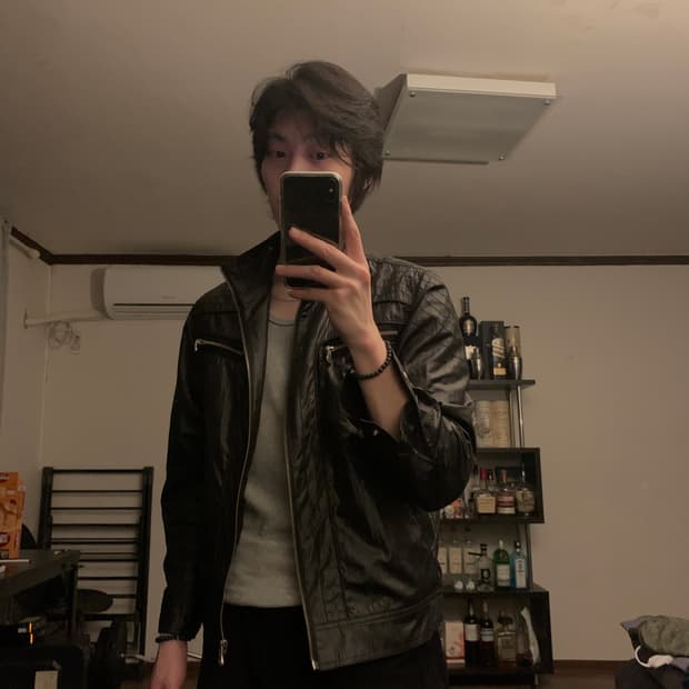 슬림 크롭 핏 레더 자켓 (섹시한 무드 끝판왕)