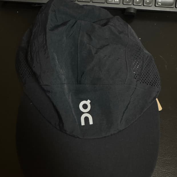온러닝 퍼포먼스 캡 새상품