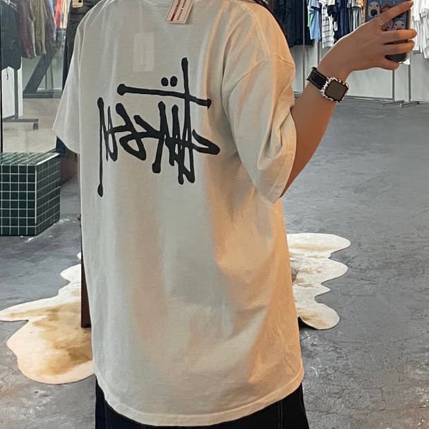 스투시 빅로고 화이트 반팔티 H45
