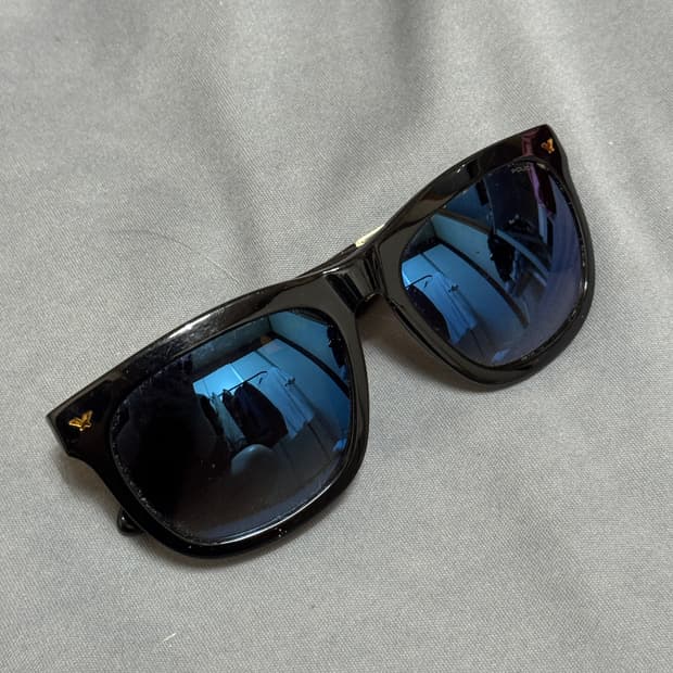 POLICE 블랙 사각 뿔테 선글라스