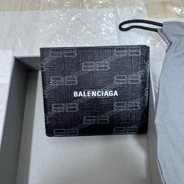 발렌시아가 반지갑