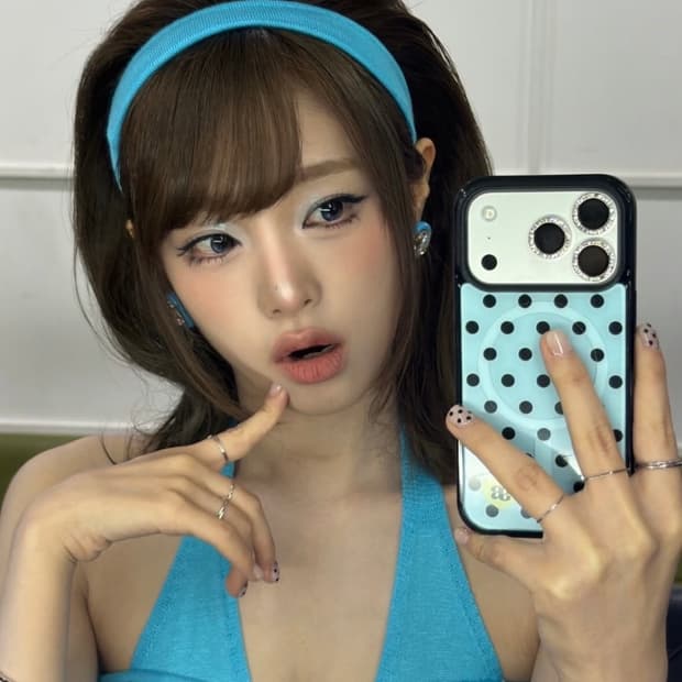 (예나 착용) 민트 도트 케이스 - 아이폰14