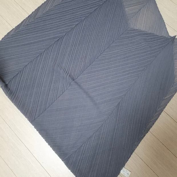 이세이미야케 스카프 그레이 