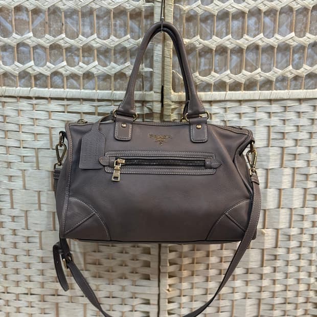 정품 프라다 비텔로 다이노 2way백 팝니다