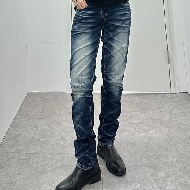 Vintage fade lines washing denim jeans