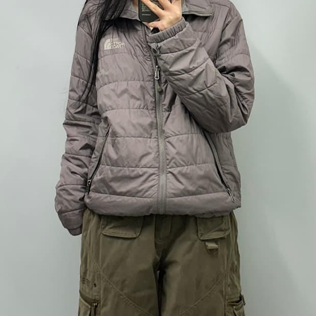 노스페이스 자수로고 스틸그레이 경량 패딩