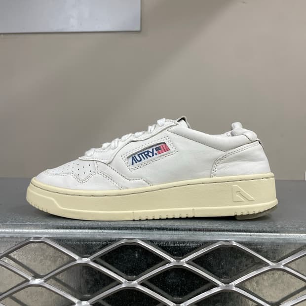 오트리 메달리스트 로우 화이트 36