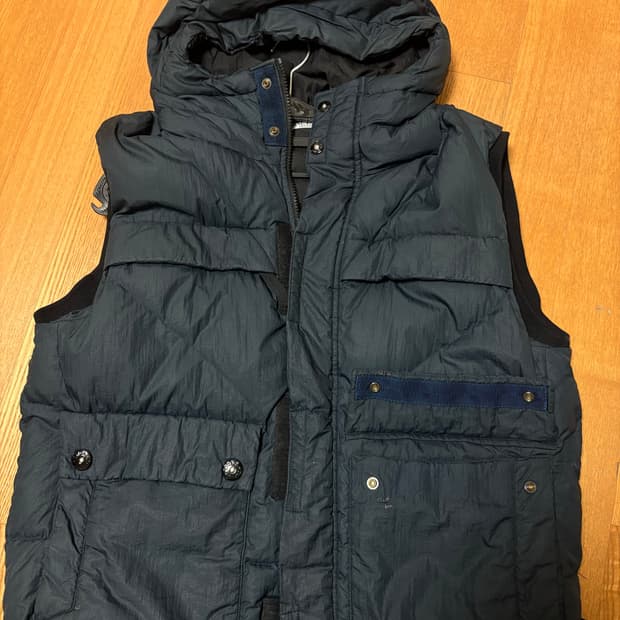 스톤아일랜드 패딩조끼