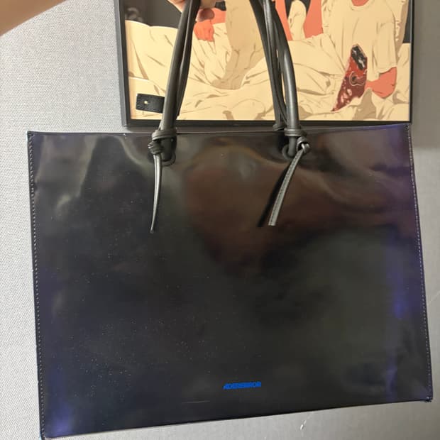 아더에러 와이드 버니드 쇼퍼백