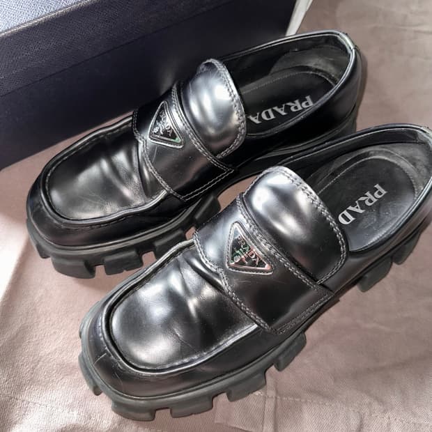 프라다 / 모놀리스 로퍼 / UK9